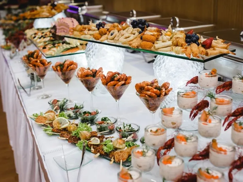 Mitternachtssnack-Station bei einer Hochzeitsfeier – Hochzeitscatering Halle (Saale) Mitternachtssnack-Station bei einer Hochzeitsfeier